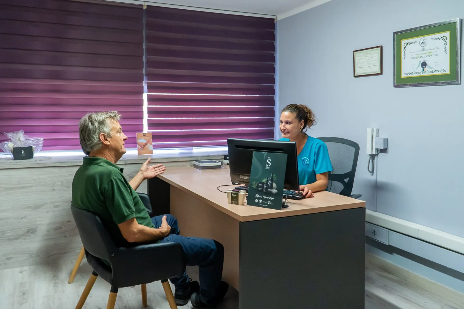 Natalia durante una consulta de naturopatía en Shen Natur